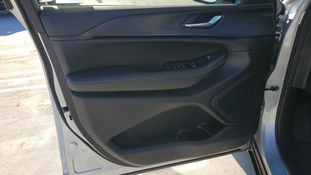 New 2025 Jeep Grand Cherokee L Altitude image 21