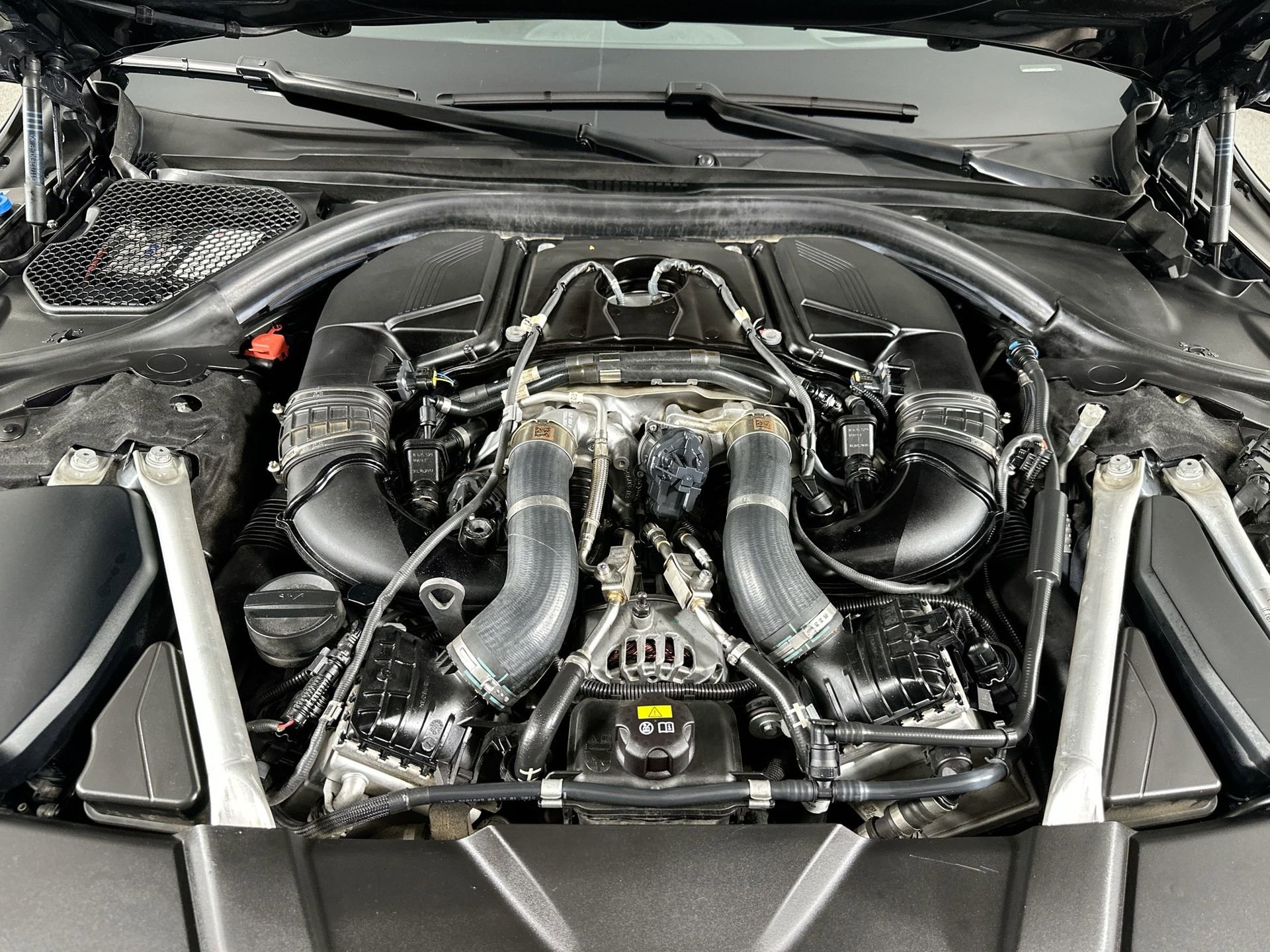 Used 2019 BMW 750i xDrive w/ Executive Package image 33