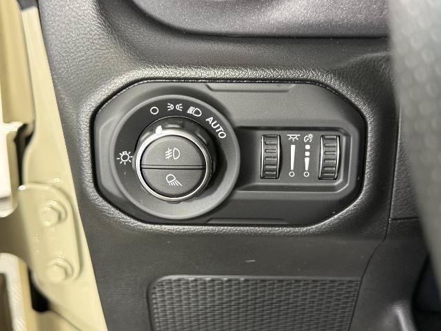 Used 2022 Jeep Gladiator Mojave w/ LED Lighting Group AWD/4WD image 22