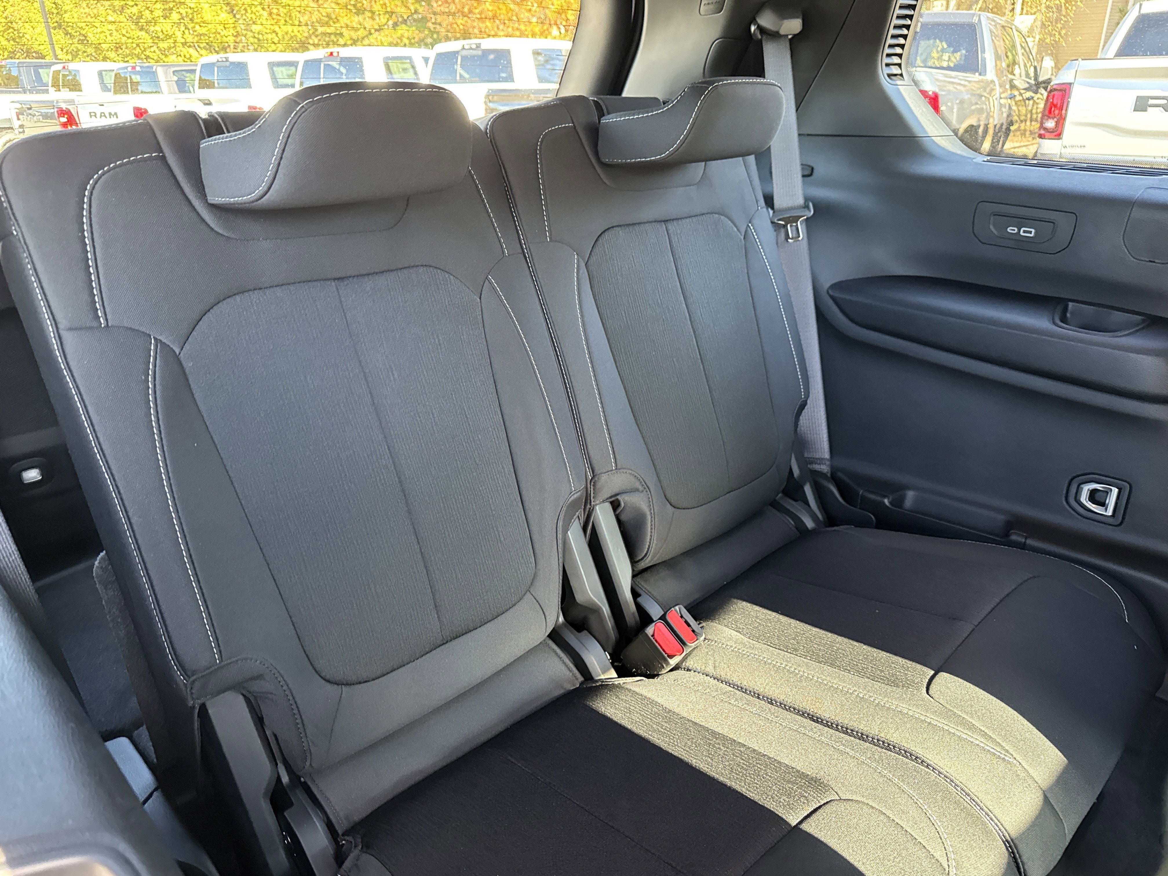 New 2025 Jeep Grand Cherokee L Laredo w/ Luxury Tech Group I image 23