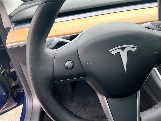Used 2020 Tesla Model 3 Standard Range Plus image 17