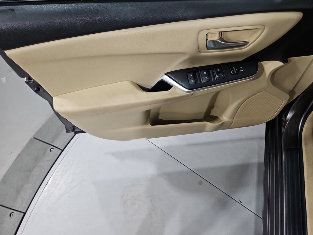 Used 2016 Toyota Camry LE FWD image 11