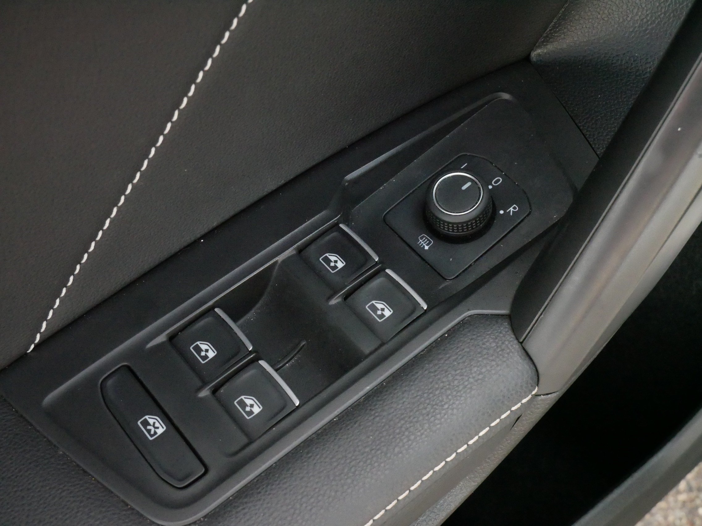 Used 2023 Volkswagen Tiguan SE R-Line AWD/4WD image 19