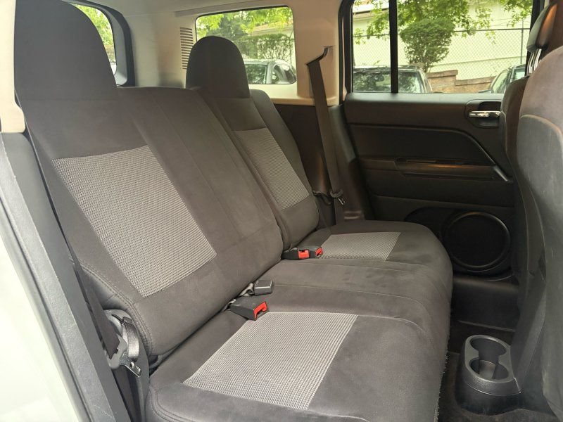 Used 2014 Jeep Patriot Latitude w/ Sun/Sound Group AWD/4WD image 19