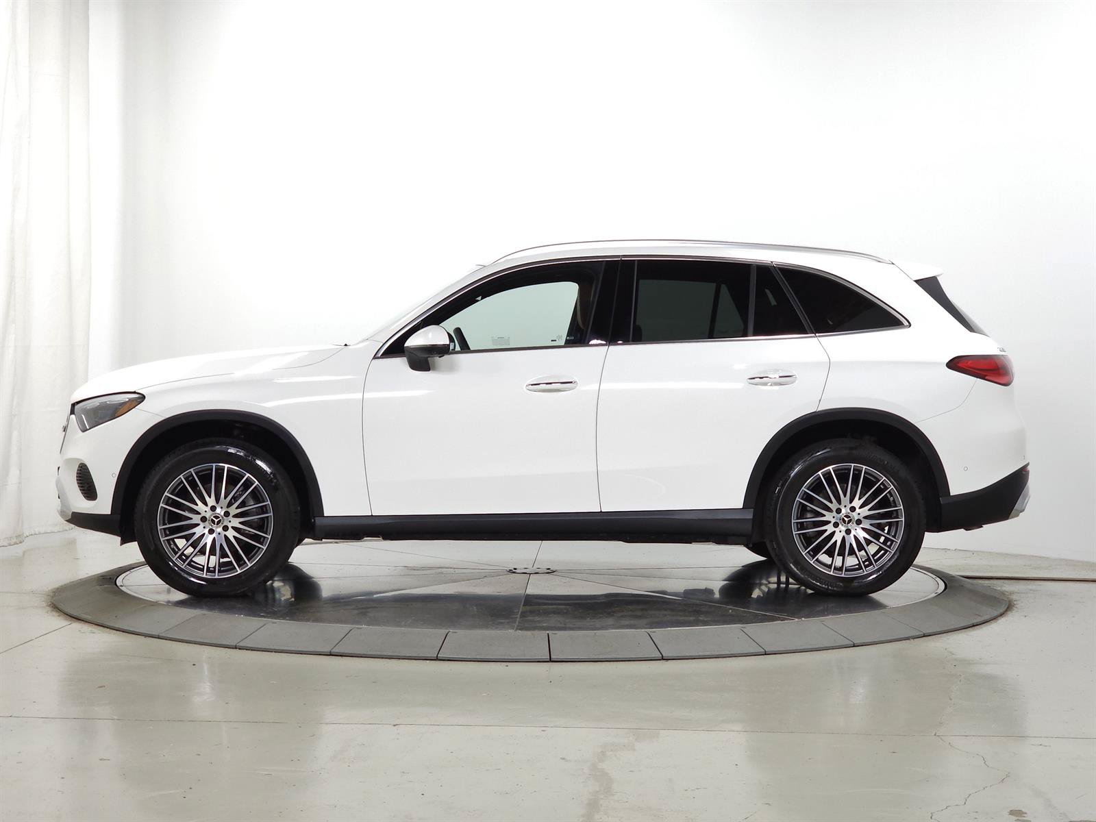Used 2023 Mercedes-Benz GLC 300 4MATIC image 5