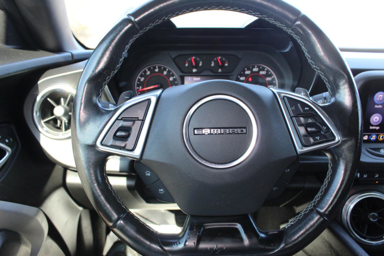 Used 2019 Chevrolet Camaro LT w/ Technology Package image 18
