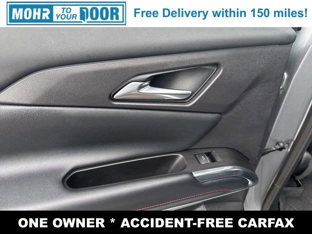 Used 2025 Chevrolet Traverse RS image 32