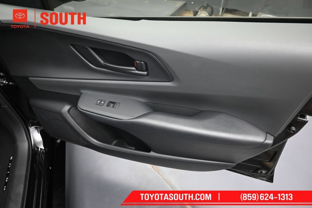 Used 2025 Toyota Prius LE AWD/4WD image 32