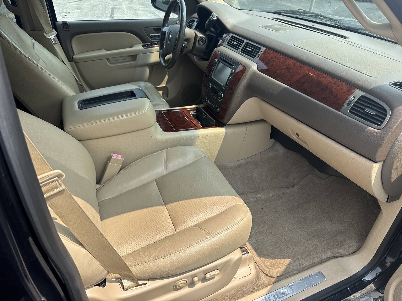 Used 2013 Chevrolet Suburban LTZ AWD/4WD image 17