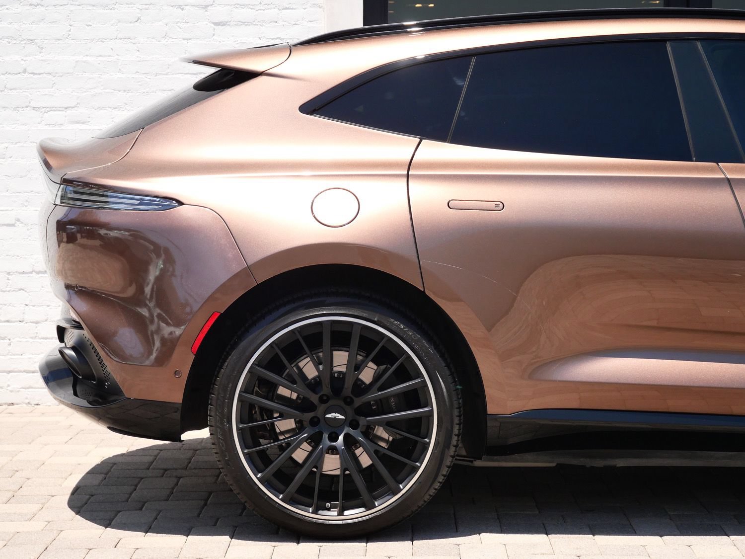 Used 2024 Aston Martin DBX AWD/4WD image 16
