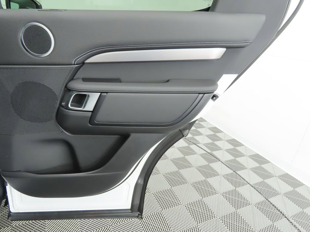 Used 2024 Land Rover Discovery Dynamic SE image 27