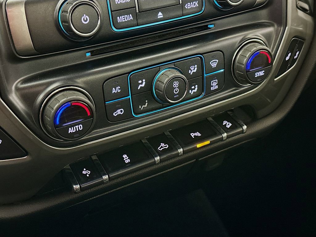 Used 2018 Chevrolet Silverado 1500 LT w/ Midnight Edition AWD/4WD image 22