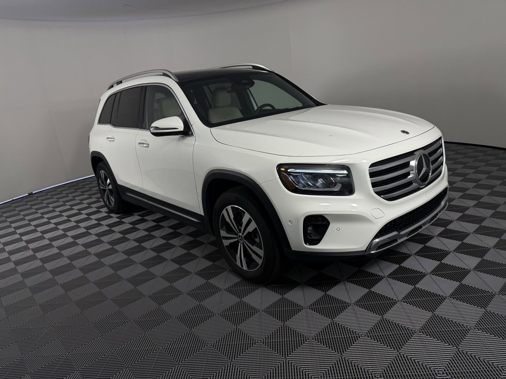 Used 2025 Mercedes-Benz GLB 250 4MATIC image 1