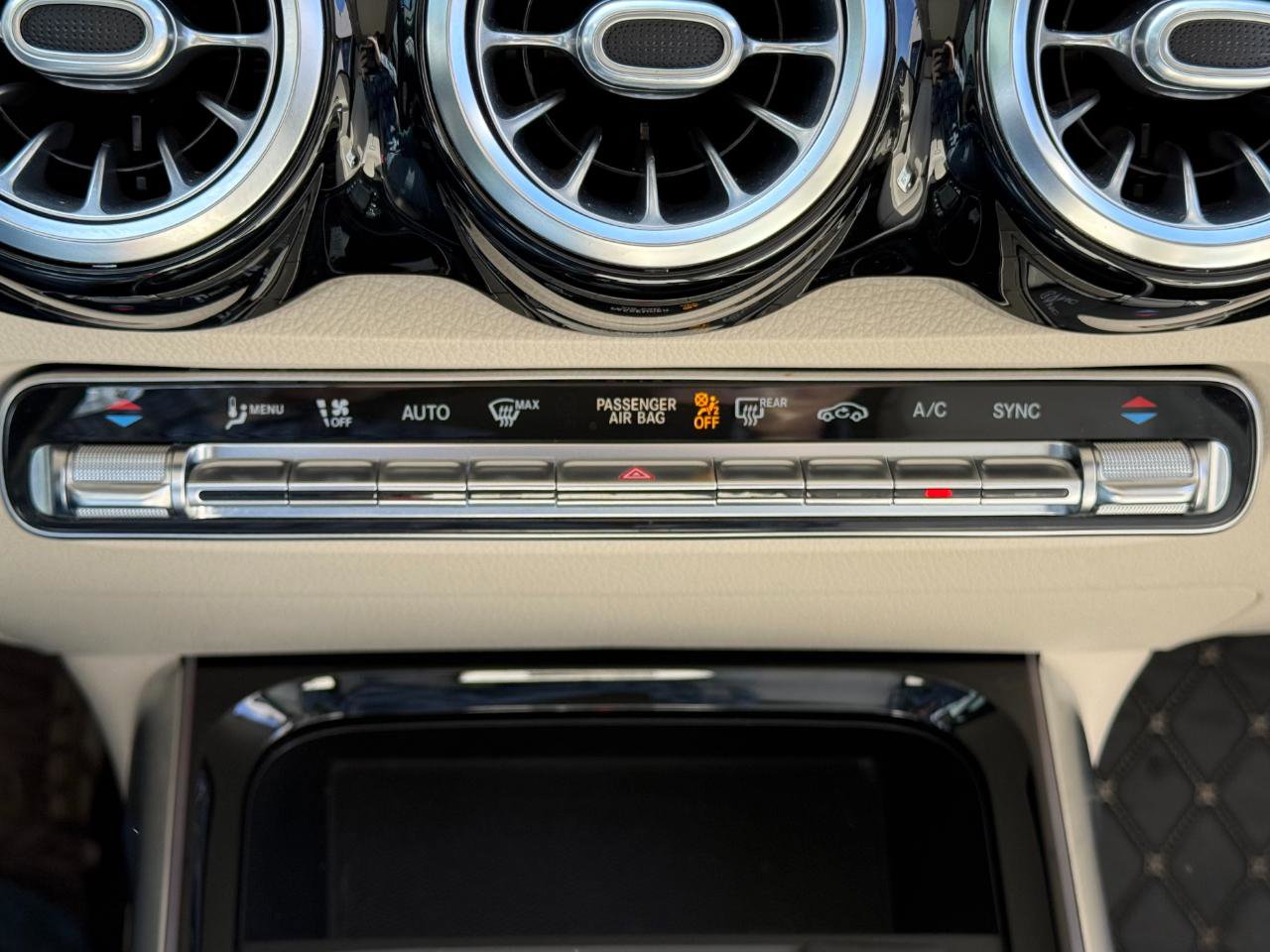 Used 2021 Mercedes-Benz GLB 250 4MATIC image 14