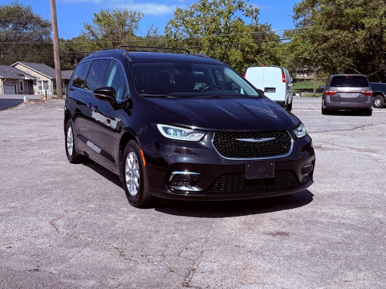 Used 2021 Chrysler Pacifica Touring-L image 9