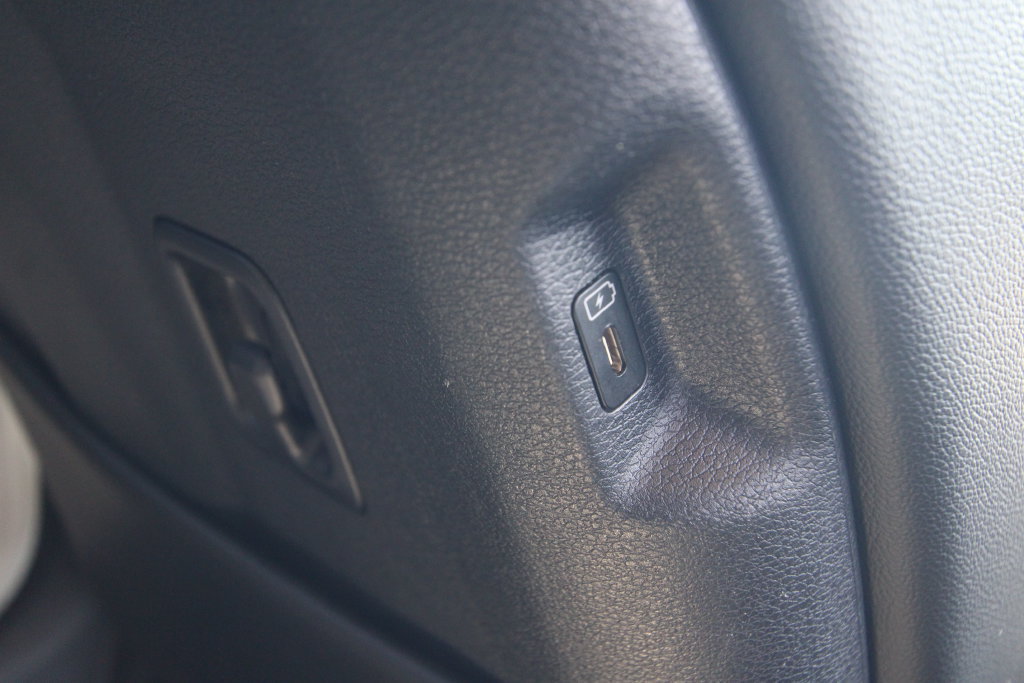 Used 2023 Kia Sportage EX FWD image 36
