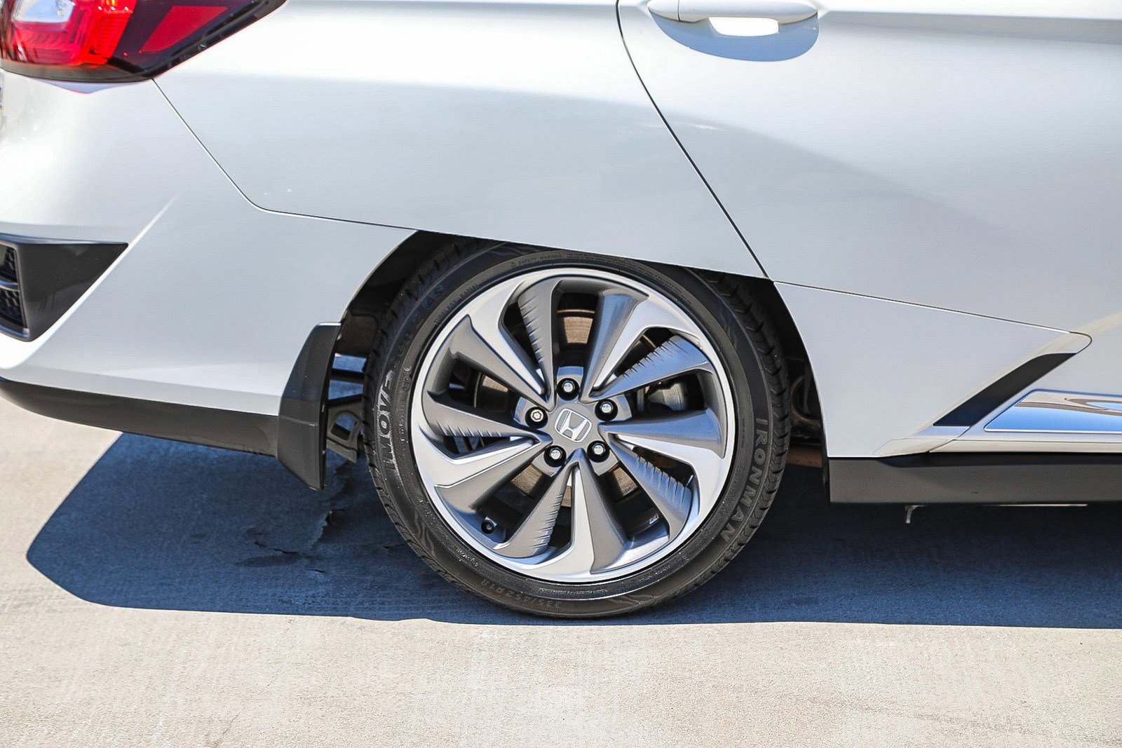 Used 2018 Honda Clarity Touring image 11