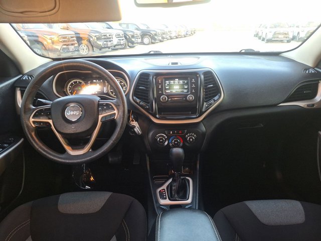 Used 2018 Jeep Cherokee Latitude FWD image 15