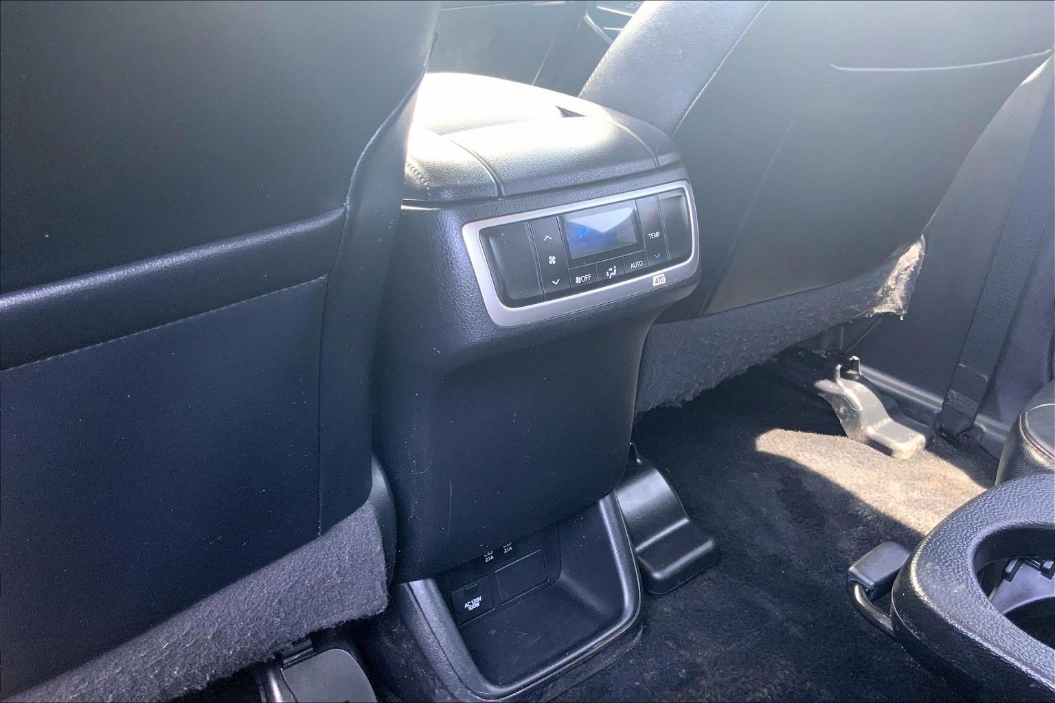 Used 2018 Toyota Highlander XLE AWD/4WD image 41