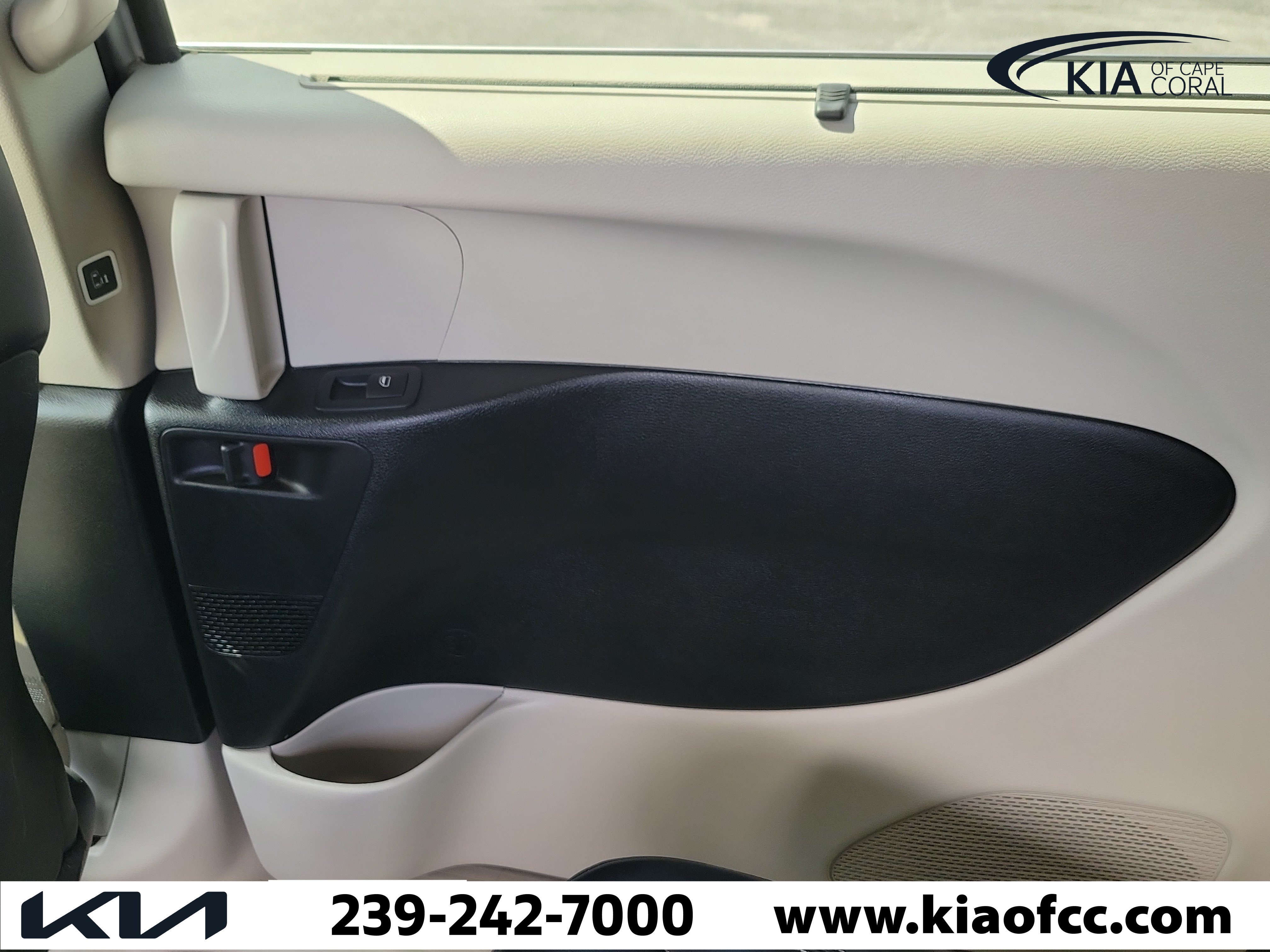 Used 2024 Chrysler Pacifica Touring-L FWD image 15