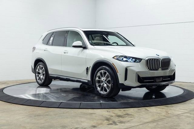 New 2026 BMW X5 xDrive50e image 5