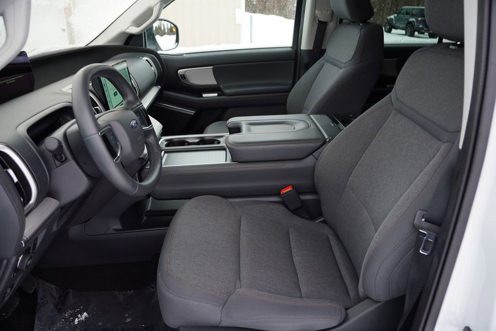 Certified 2025 Ford Expedition Active image 16