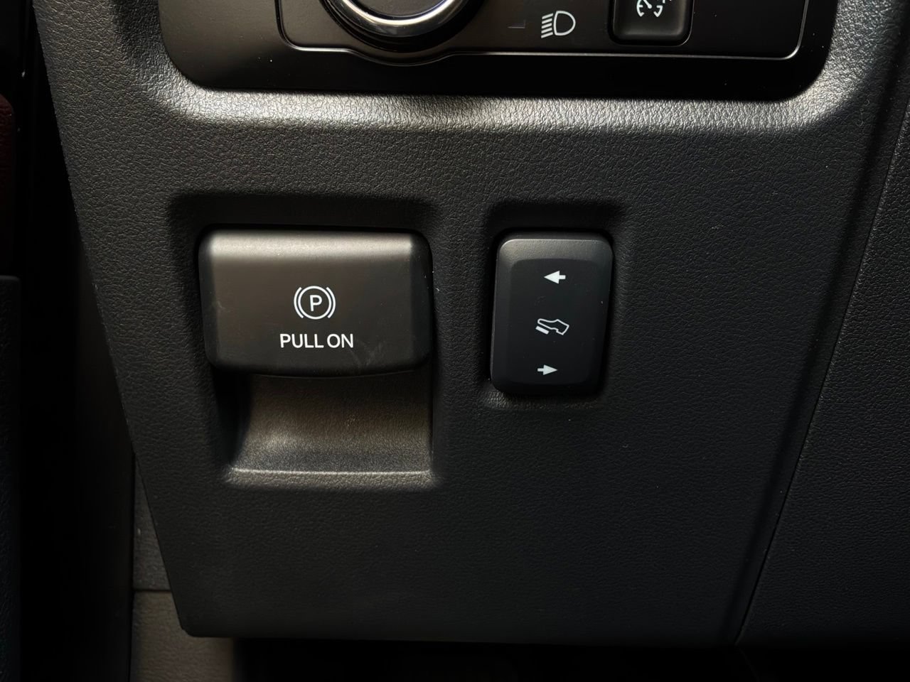 Used 2024 Ford Expedition Limited AWD/4WD image 32