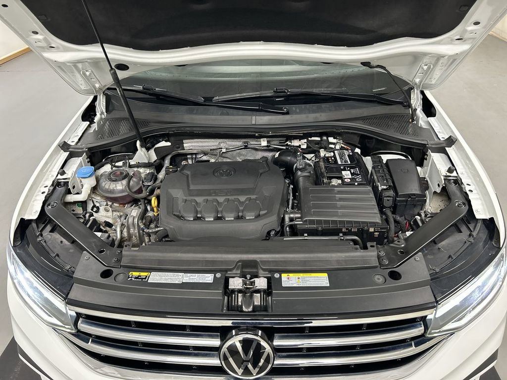 Certified 2022 Volkswagen Tiguan SE w/ Panoramic Sunroof Package image 11