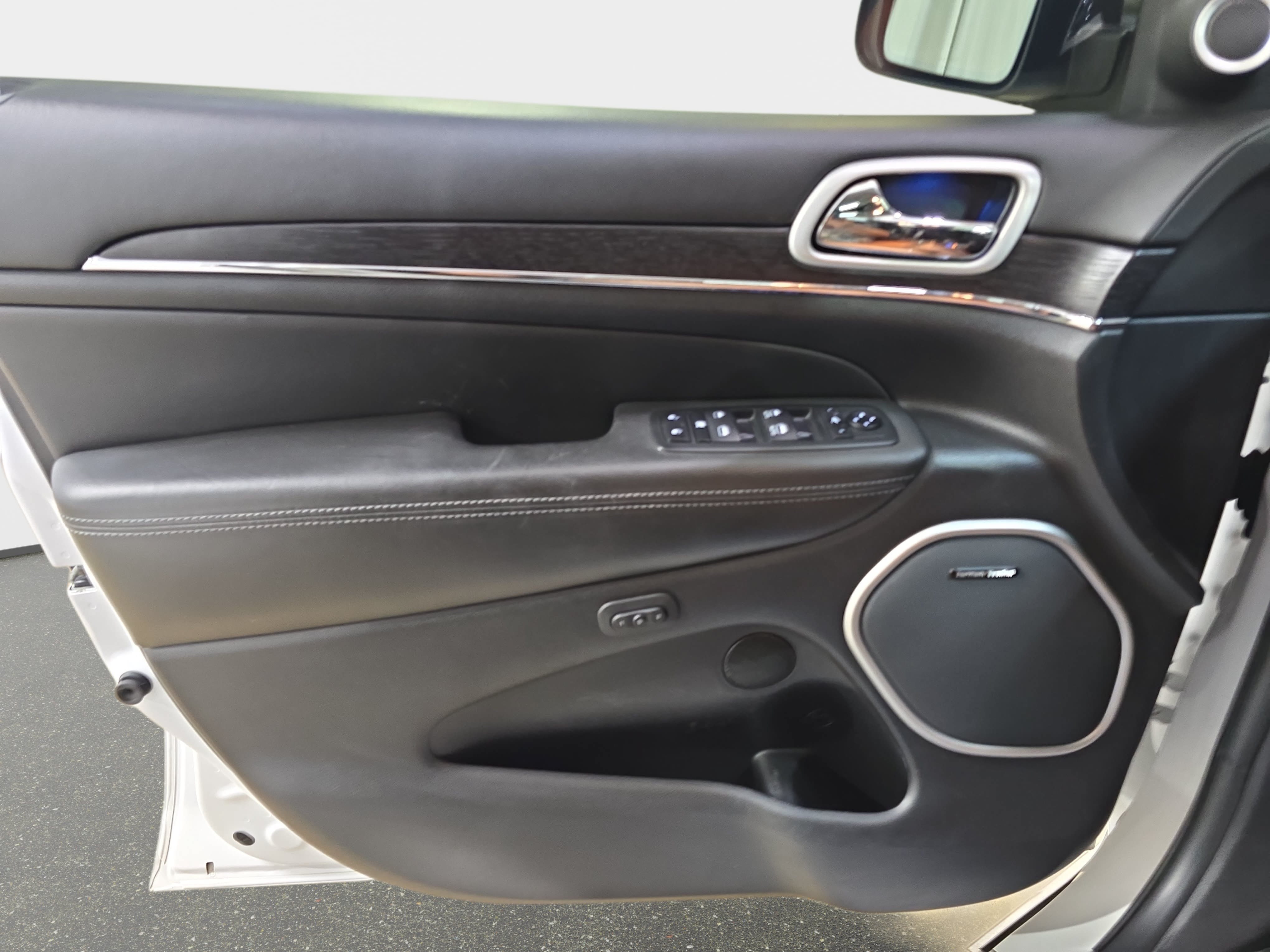 Used 2021 Jeep Grand Cherokee Summit AWD/4WD image 24
