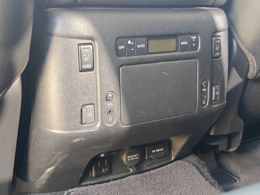 Used 2020 Nissan Armada Platinum w/ Interior Lighting Package image 28