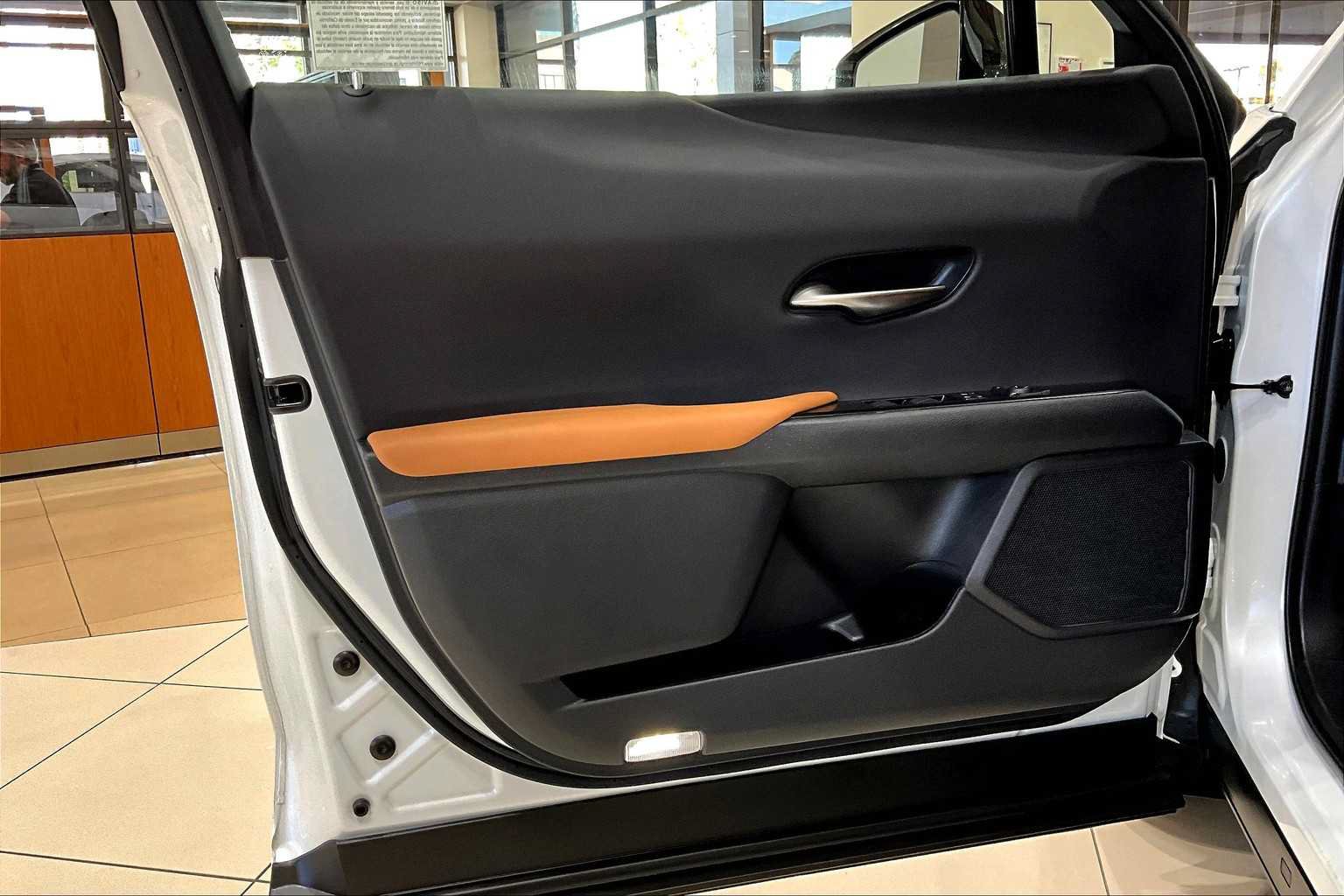 Used 2022 Lexus UX 200 w/ Accessory Package (Z1) FWD image 20