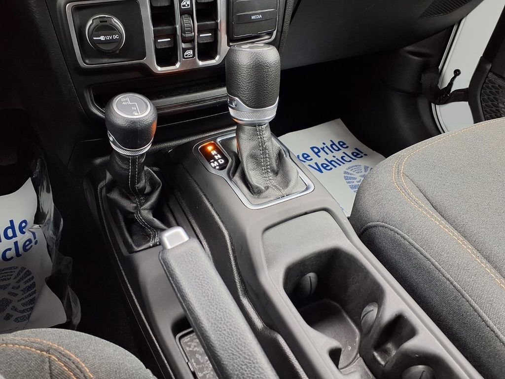 Used 2025 Jeep Wrangler Sahara image 10