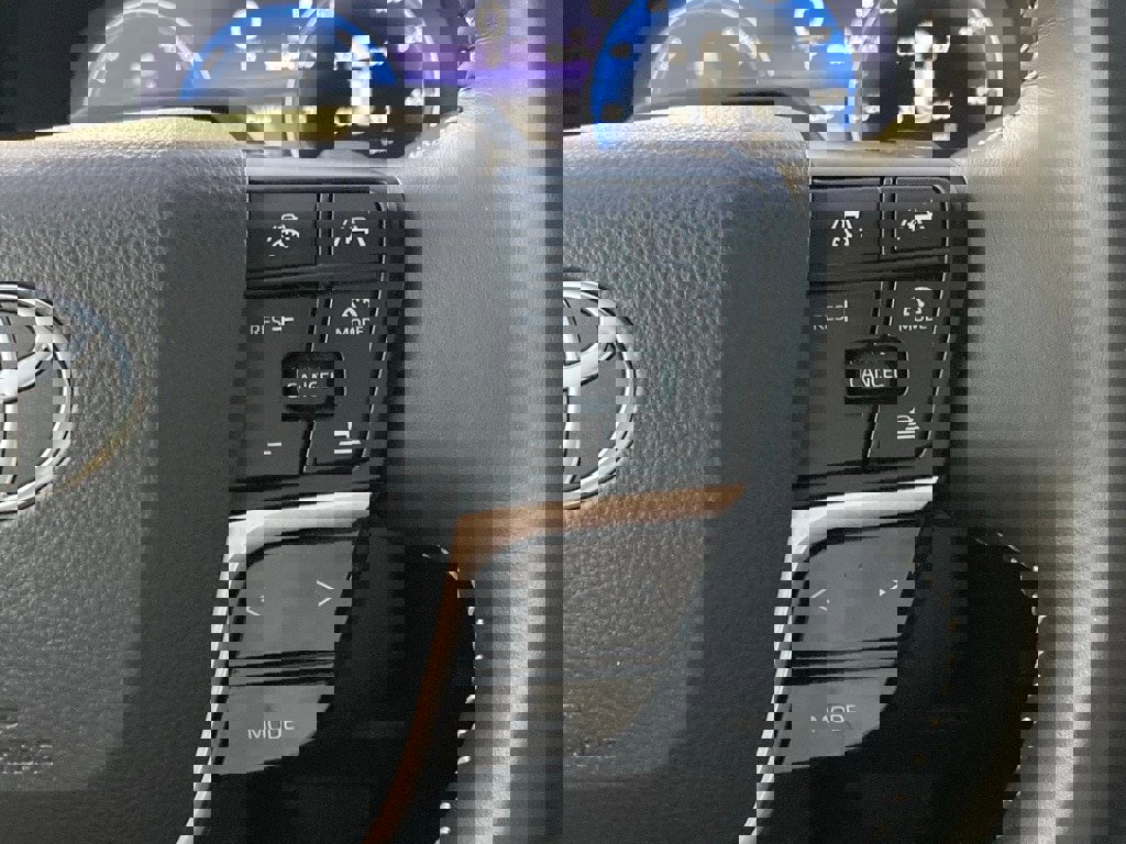 Used 2025 Toyota Crown Signia w/ Advanced Technology Package image 19