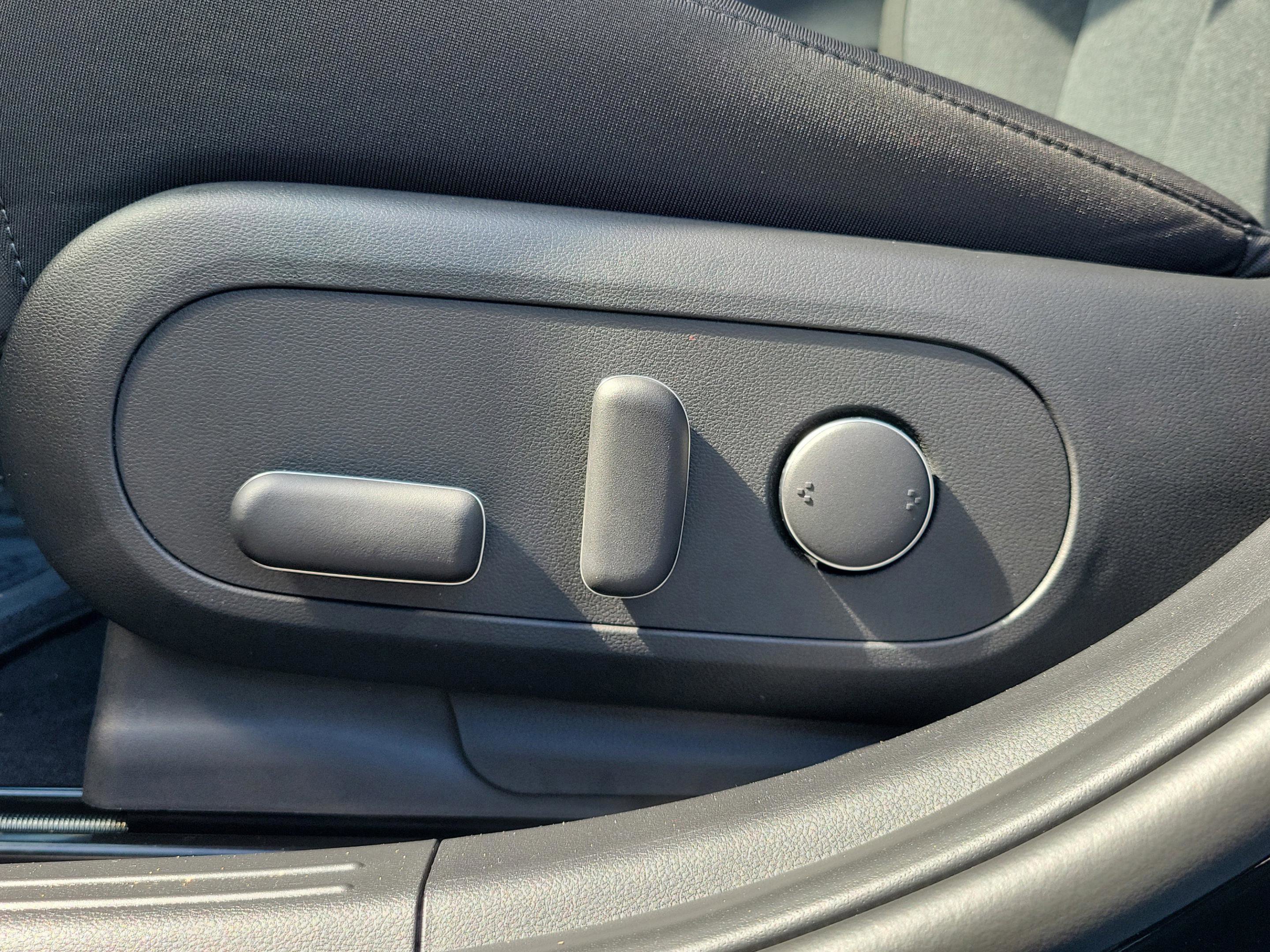 New 2025 Hyundai Ioniq 5 SE image 19