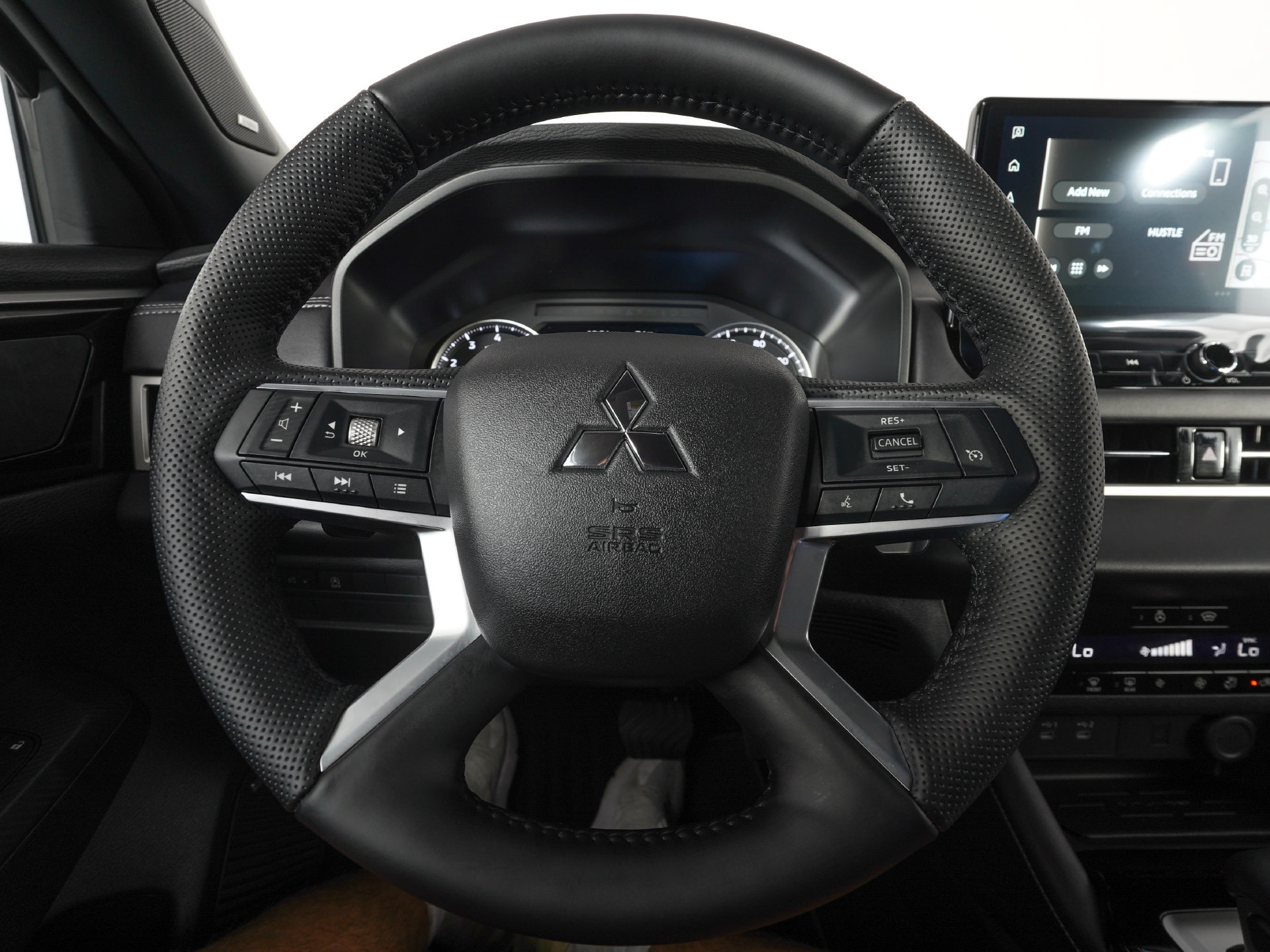 New 2026 Mitsubishi Outlander LE AWD/4WD image 12