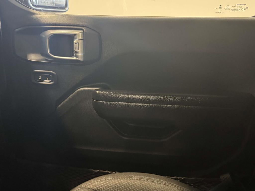 Used 2021 Jeep Gladiator Willys image 28