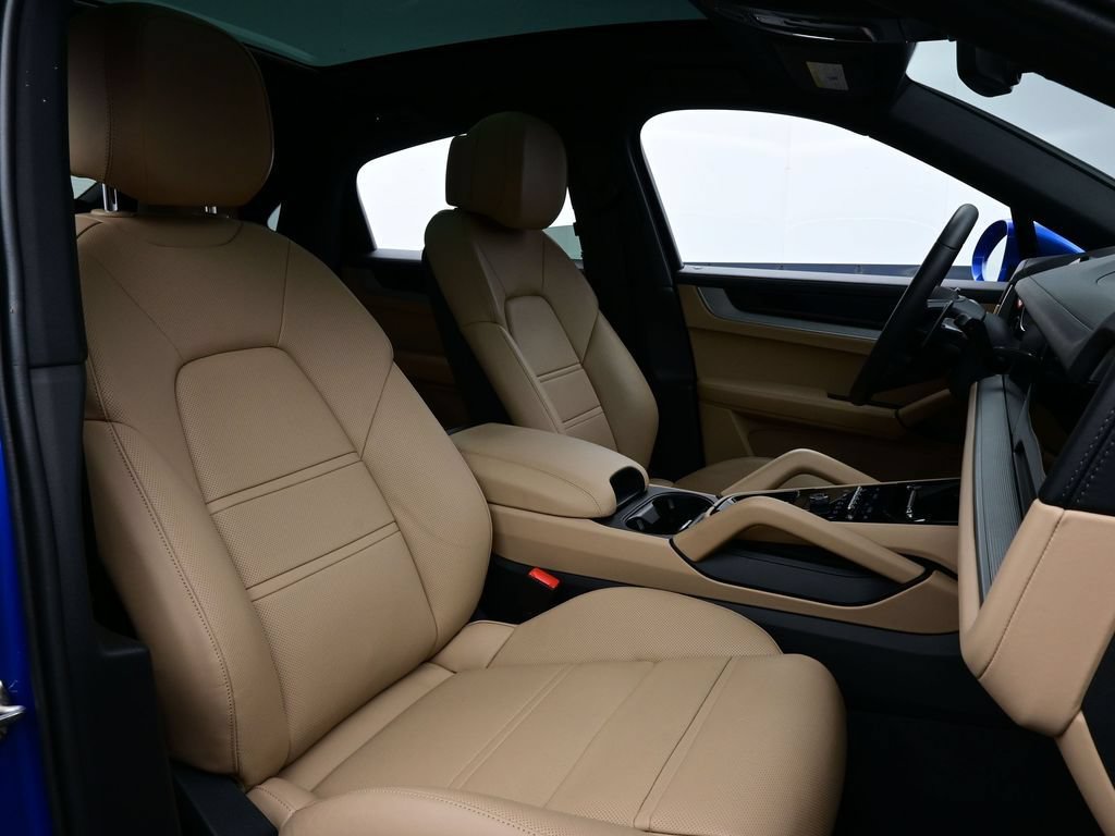 Certified 2025 Porsche Cayenne S AWD/4WD image 18