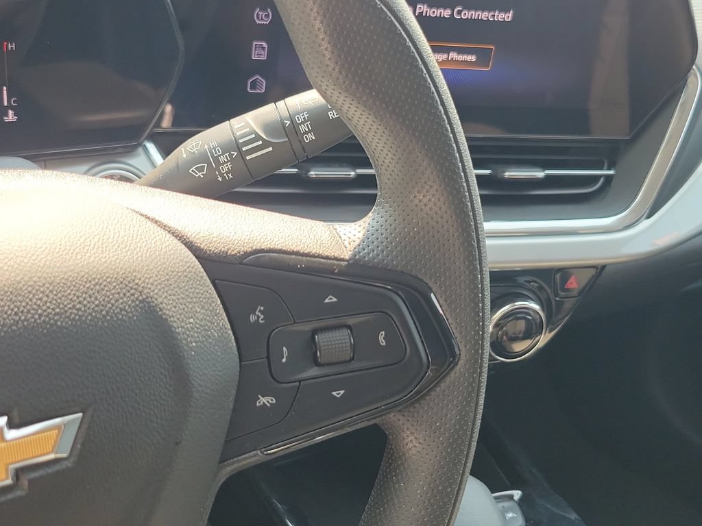 Used 2025 Chevrolet Trax LT FWD image 24