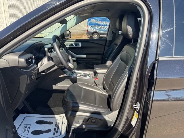 Used 2023 Ford Explorer XLT w/ Equipment Group 202A image 24