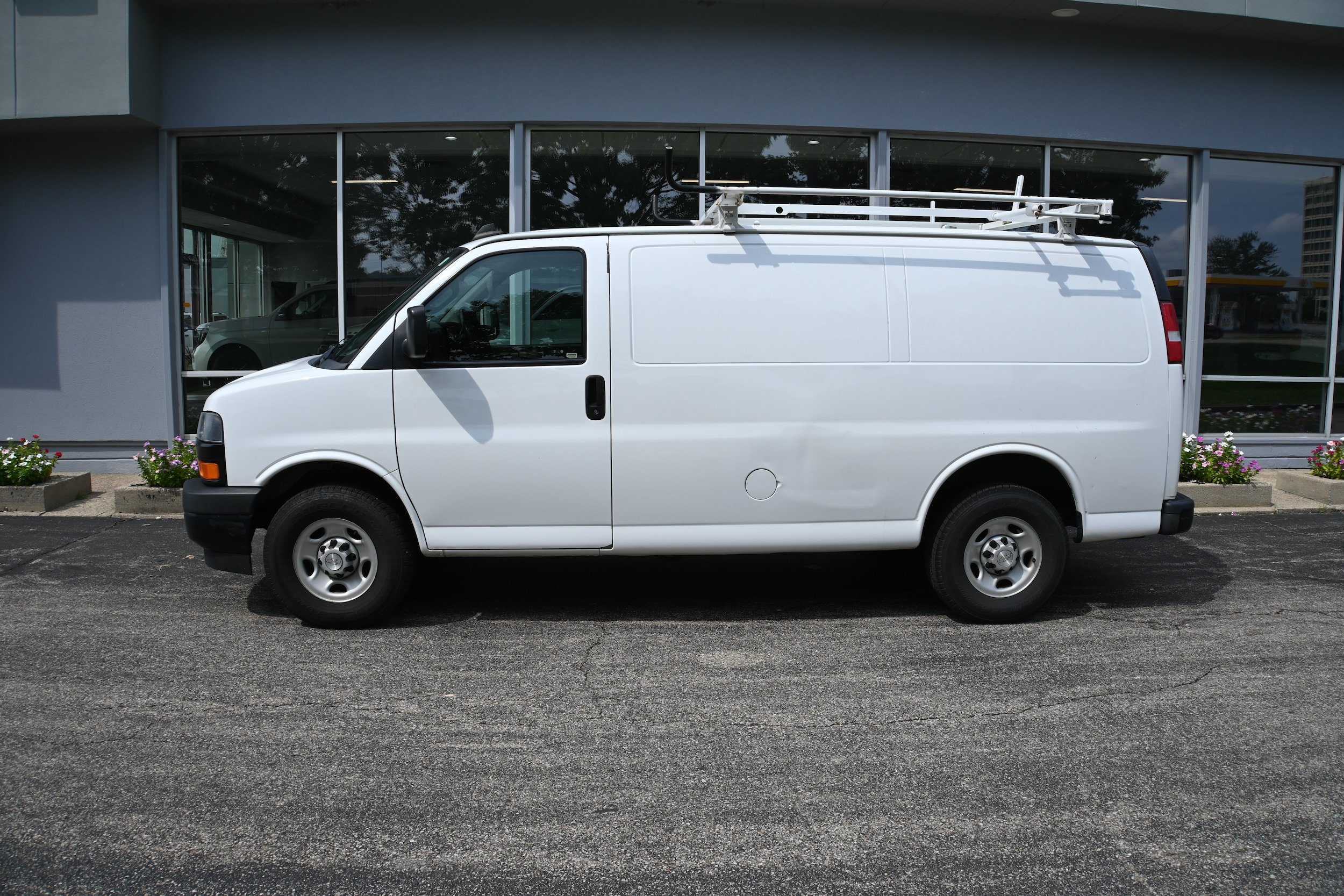 Used 2020 Chevrolet Express 2500 w/ Driver Convenience Package RWD image 2