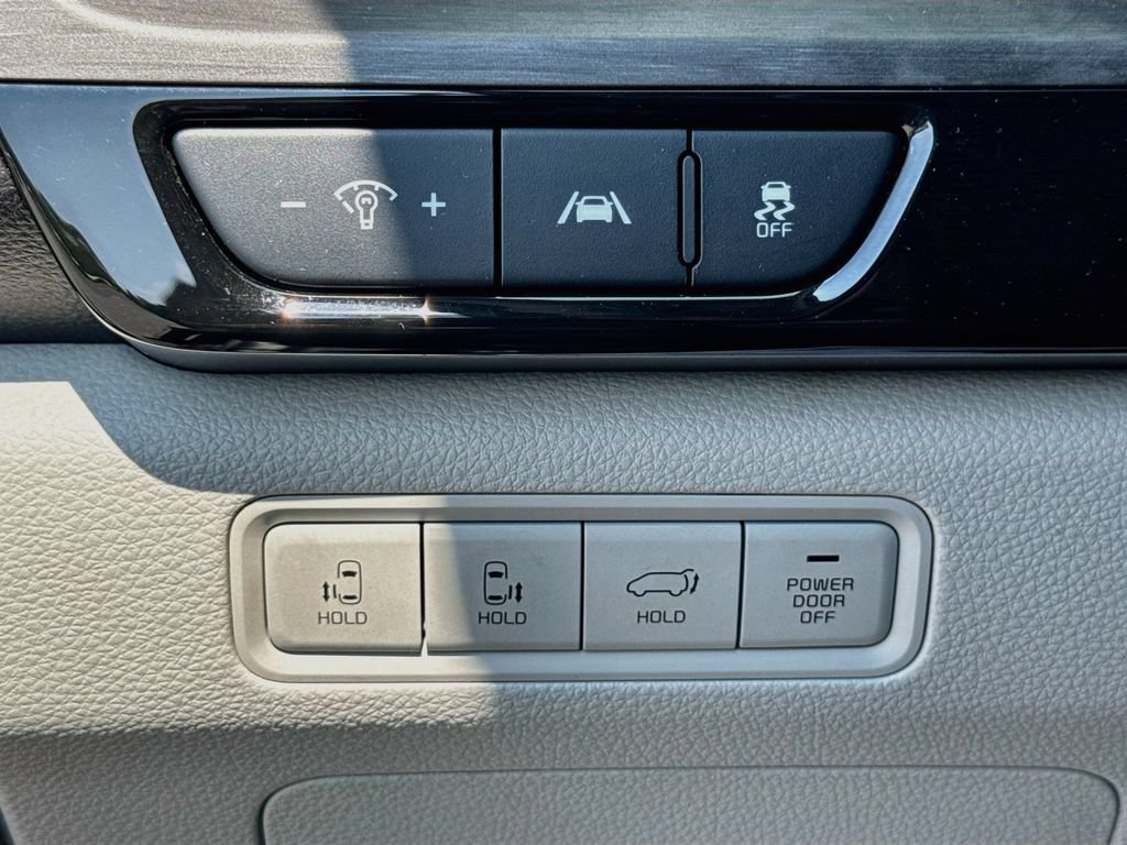 Certified 2023 Kia Carnival SX FWD image 13
