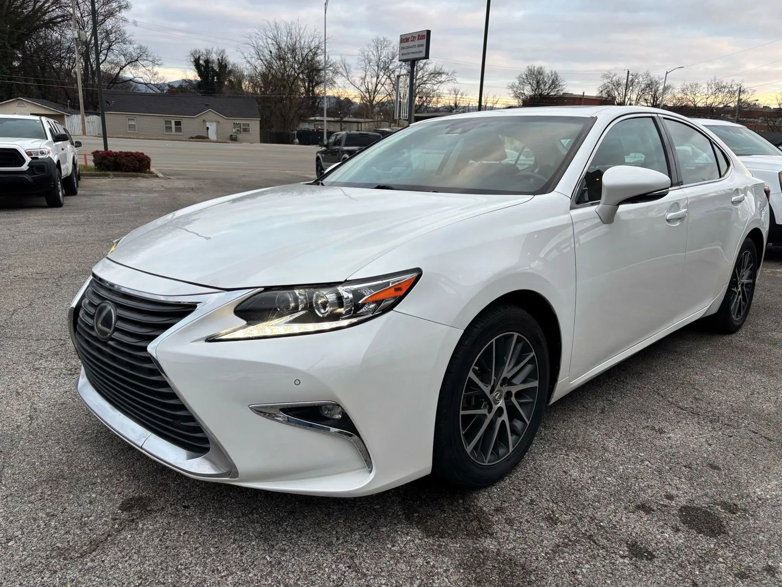 Used 2016 Lexus ES 350 w/ Luxury Package w/Wood Trim image 7