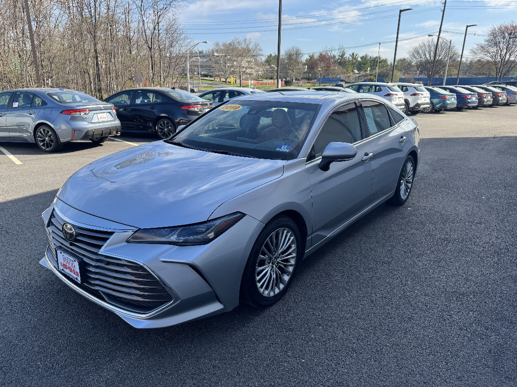 Used 2019 Toyota Avalon Limited FWD image 2