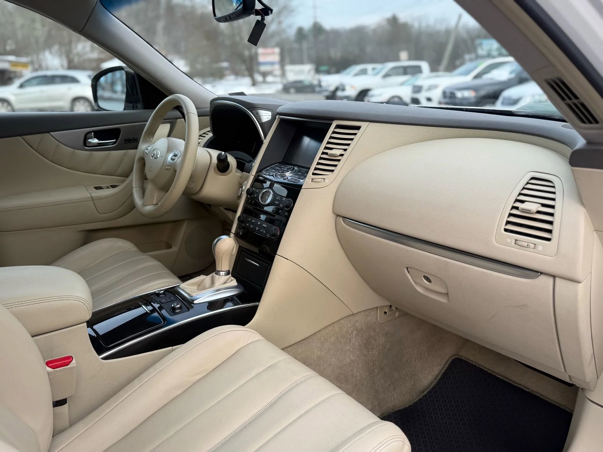 Used 2016 INFINITI QX70 3.7 Sport Utility 4D w/ Premium Package image 17