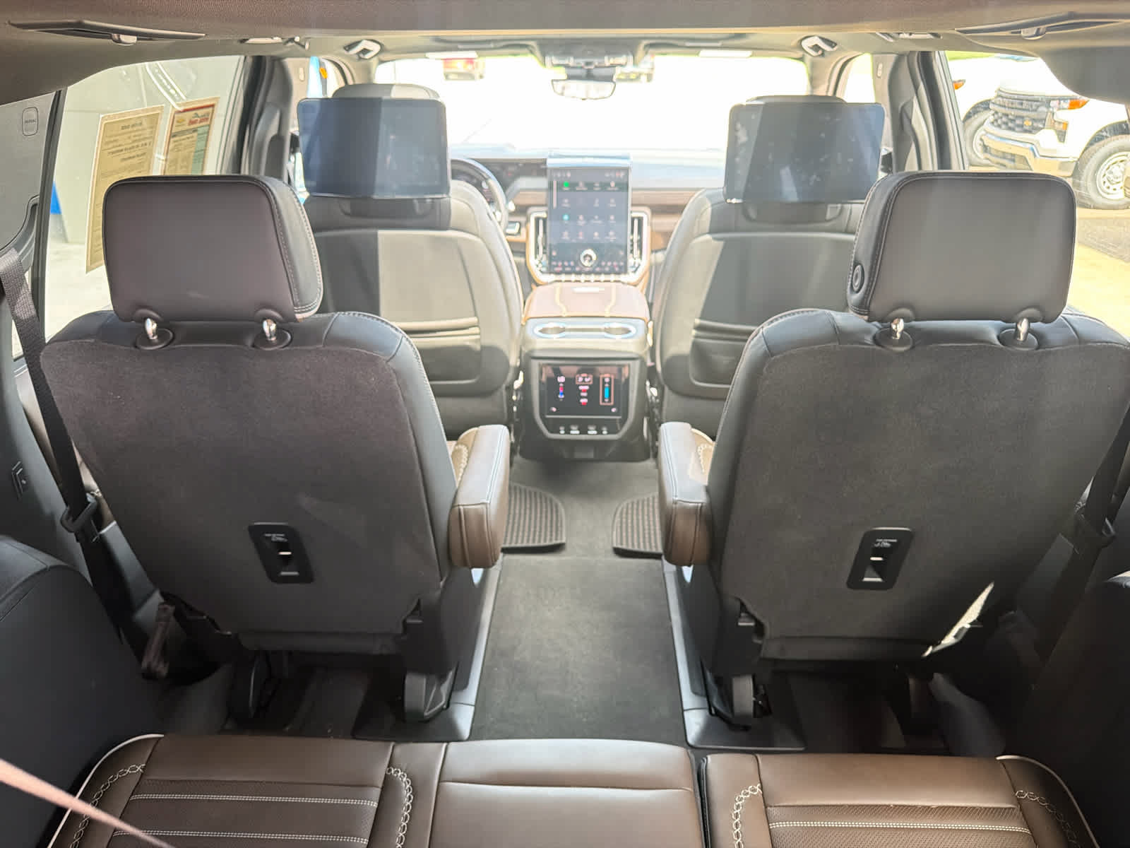 Used 2025 GMC Yukon XL Denali Ultimate AWD/4WD image 33