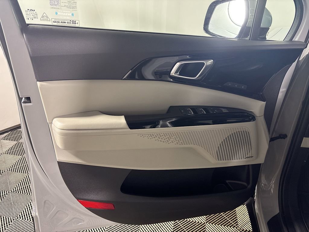 Certified 2024 Kia Carnival SX Prestige image 11