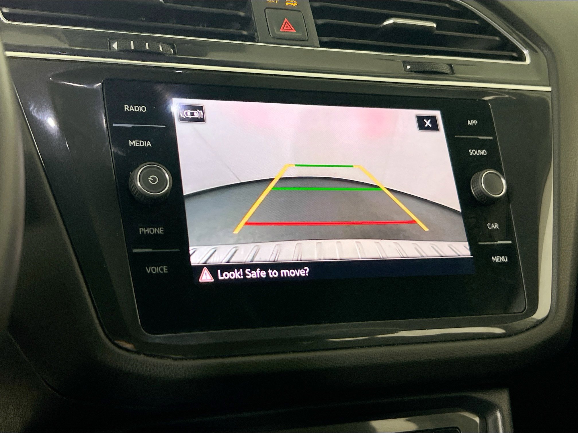 Used 2022 Volkswagen Tiguan SE image 13