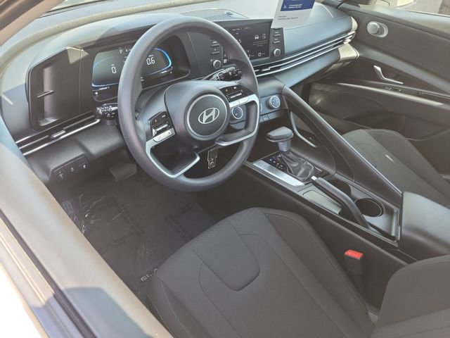 Certified 2025 Hyundai Elantra SE image 6