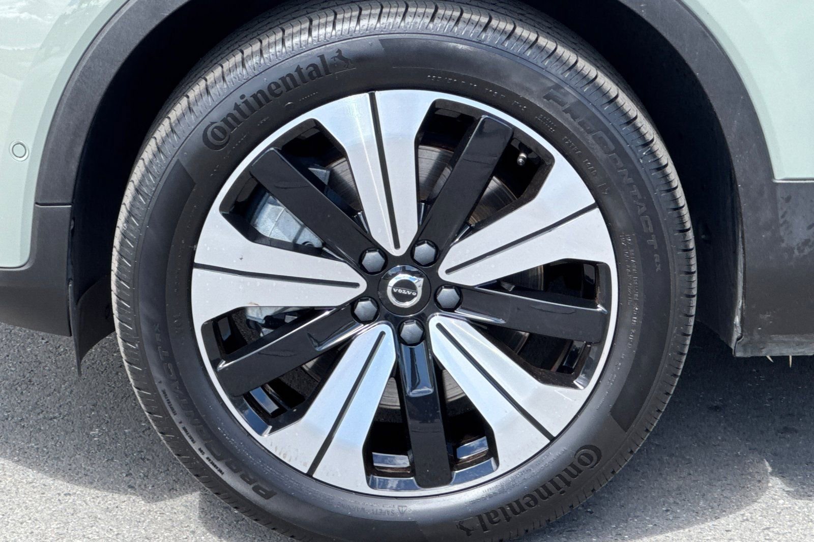 Used 2023 Volvo XC40 Recharge Plus AWD/4WD image 12