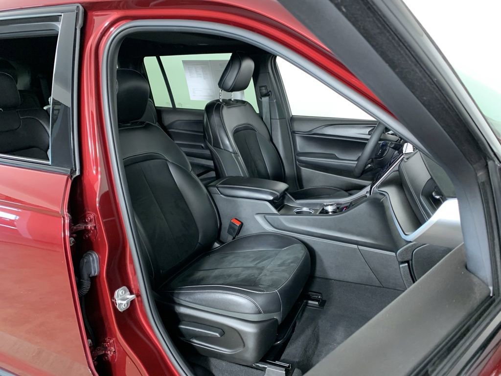 Used 2024 Jeep Grand Cherokee L Altitude image 36